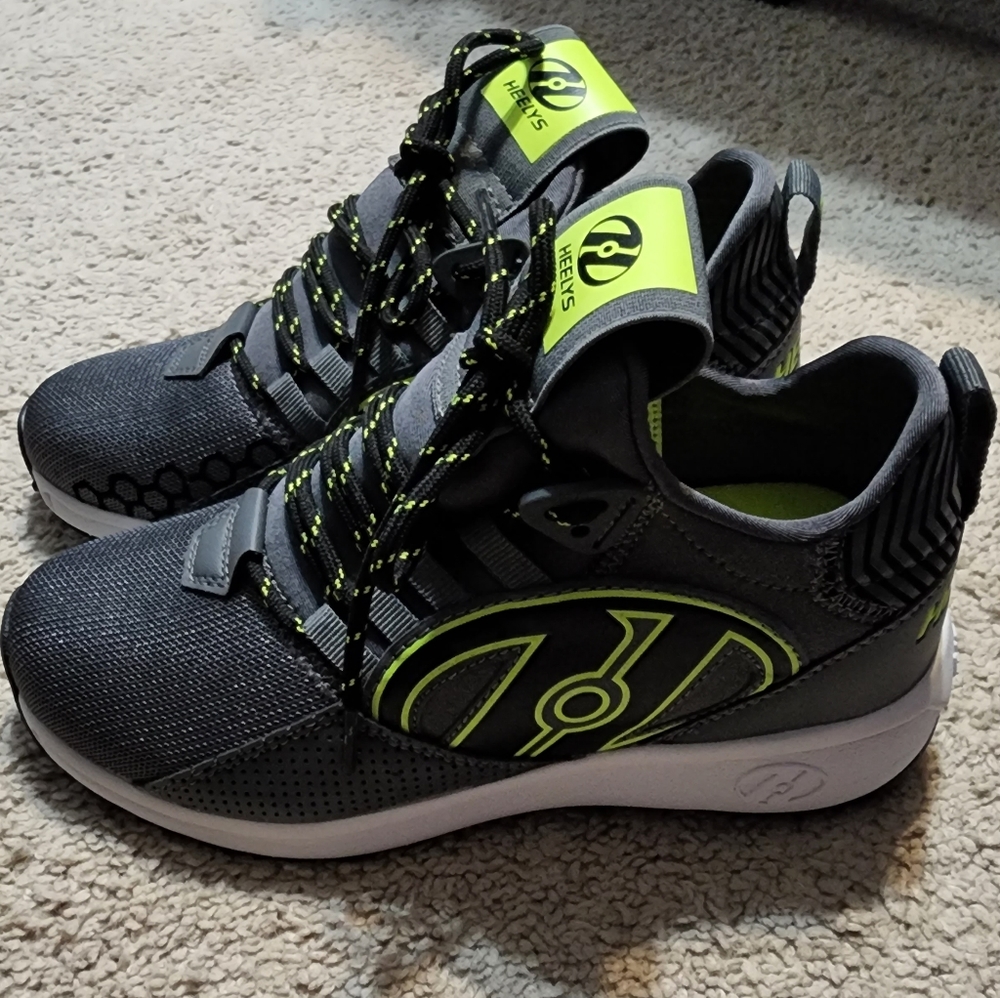 Heelys Shoes - Boys Size 4